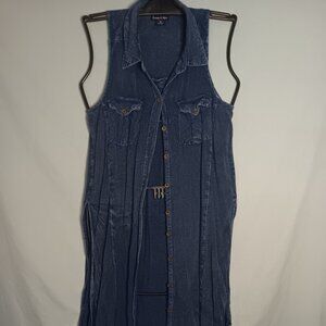 Love Ari sleeveless and maxi-length button-down - Size M